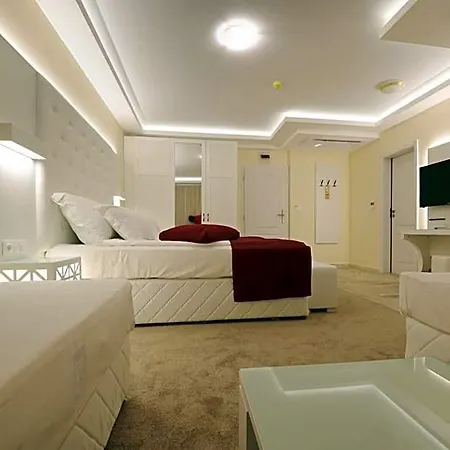 מלון Perla Luxury 5*