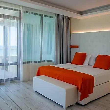 מלון Perla Luxury 5*