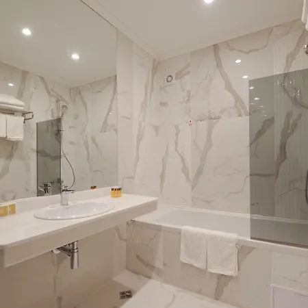 מלון Perla Luxury 5*