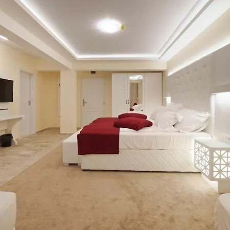 فندق Perla Luxury 5*